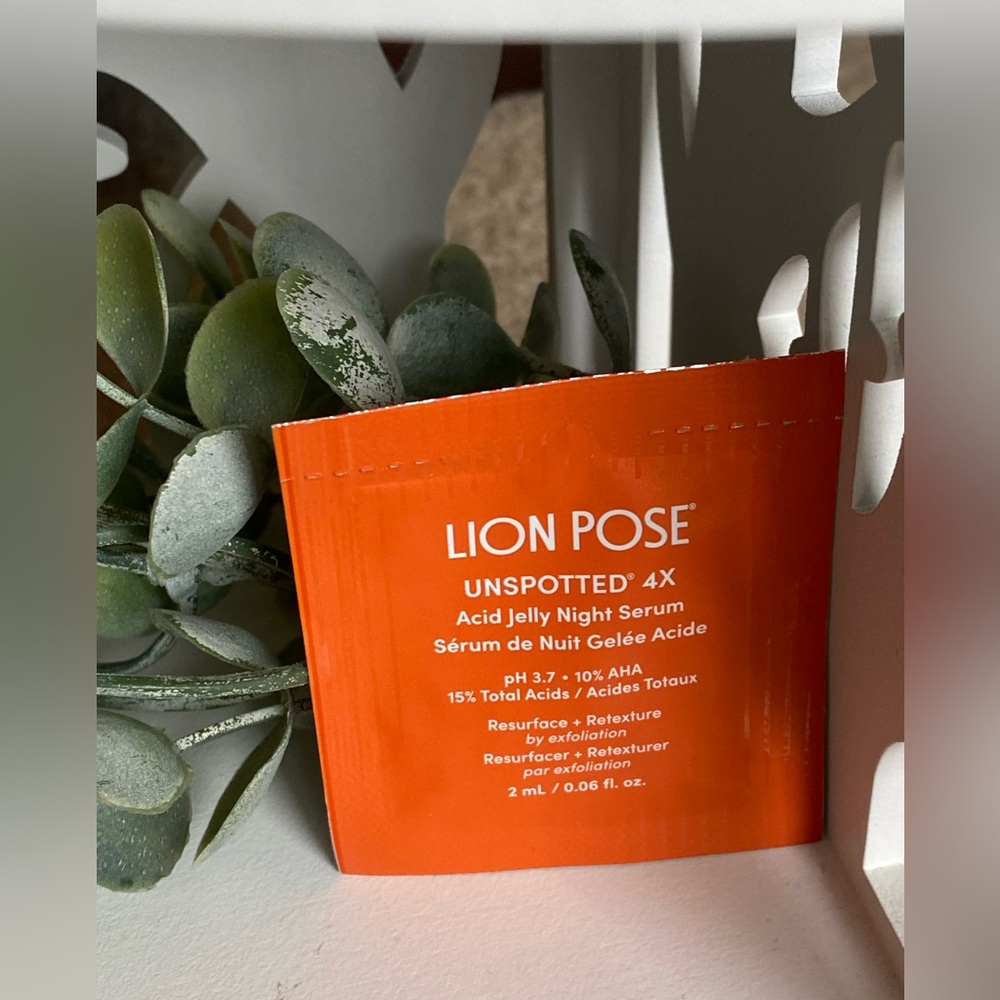 Lion Pose Unspotted 4x acid jelly night serum SAMPLE